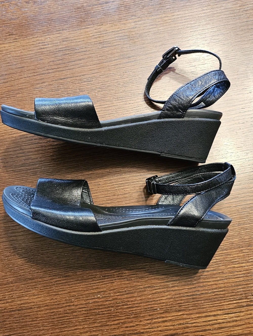 Crocs LeighAnn Black Ankle Strap Wedges Size 8 - Picture 14 of 16